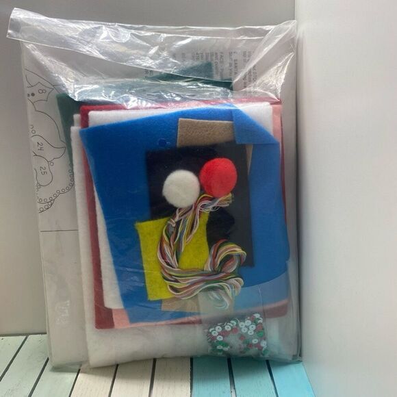 Design Works Felt Christmas Kit Lot Stocking Santa Wall Hanging Snowman Craft Se - Picture 3 of 5